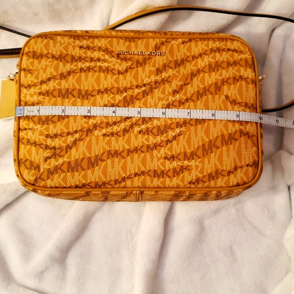 SOLD ๐ NEW ๐ Michael Kors Lg Jet Set Crossbody Bag - Picture 4 of 9